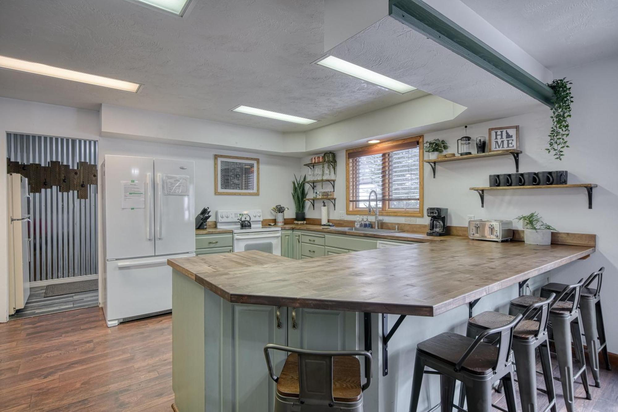 Wapiti View 6-Bedroom Cabin 28Mins To Yellowstone Айлънд Парк Екстериор снимка